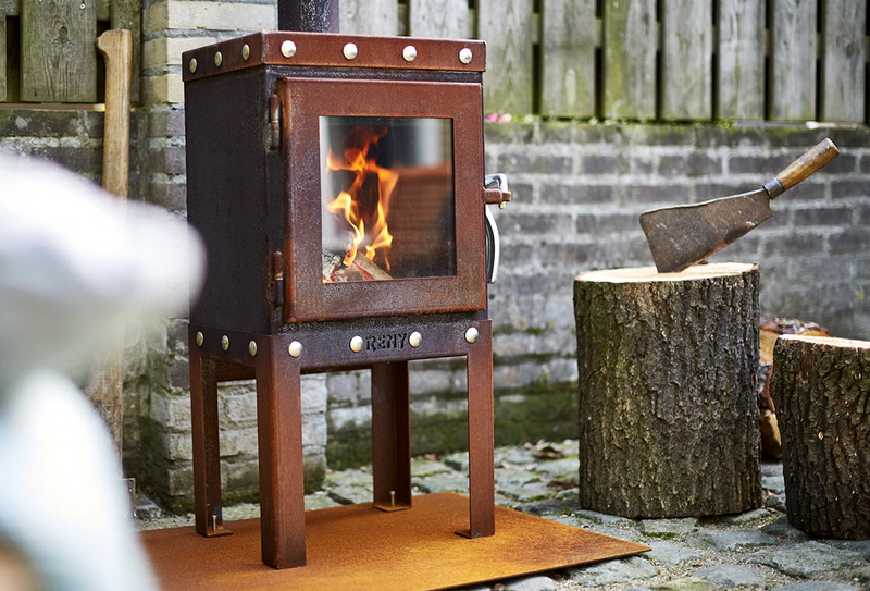 RB73 PIQUIA Gartenkamin mit 4 Beinen und Bodenplatte