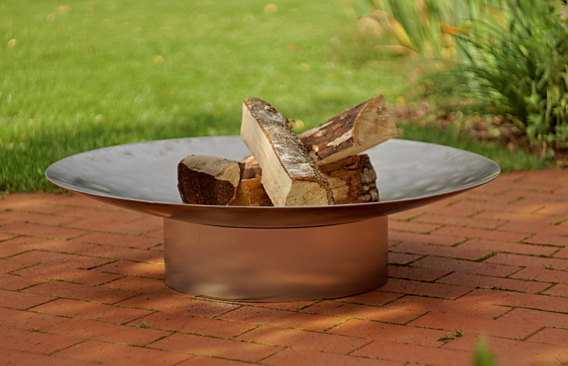 Feuerschale Gedi ø 80 x 20 cm aus Edelstahl im Garten