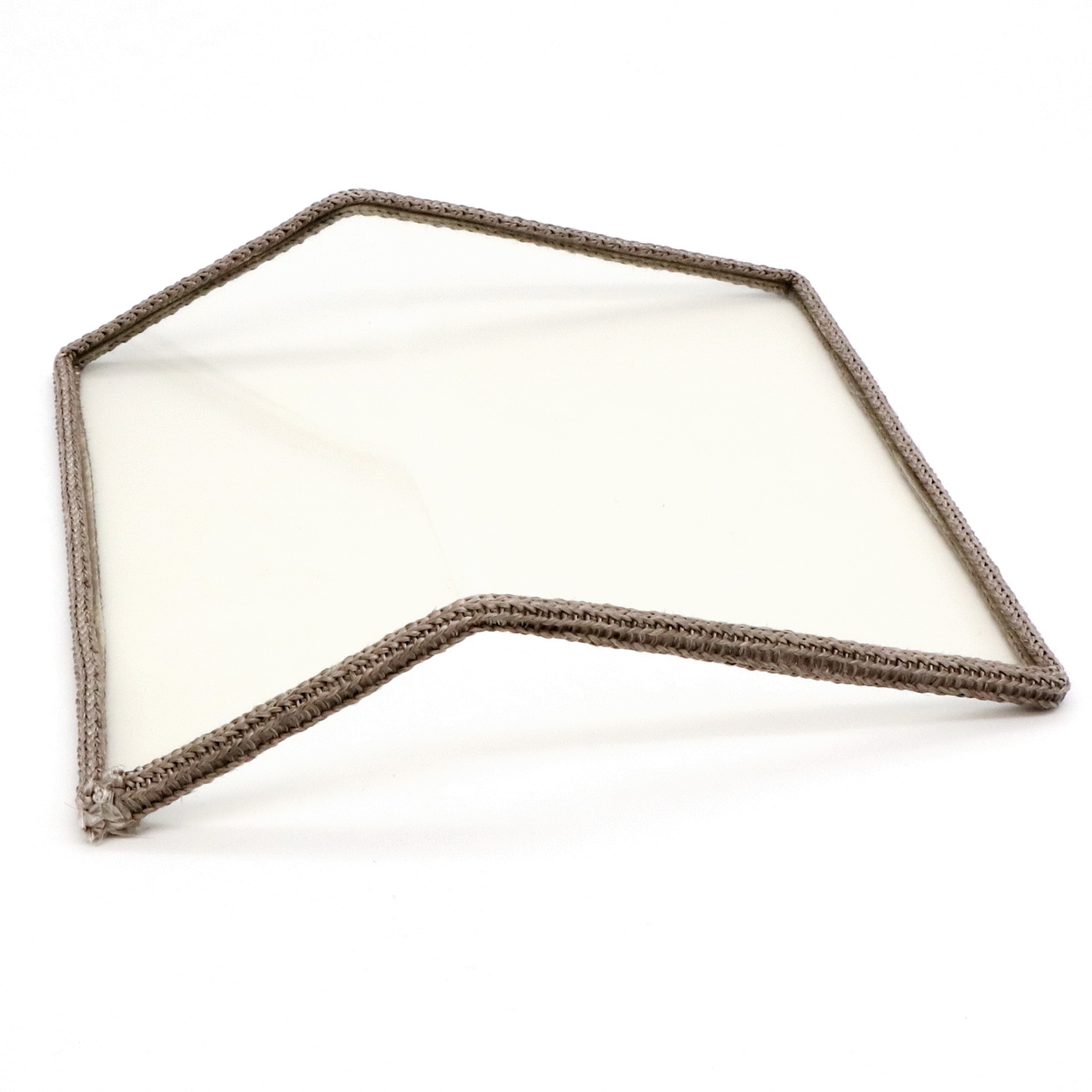 Glas, geneigtes Stück, Rahmenkante, klarer Glas, beschnittene Kante