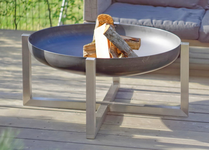 Feuerschale Cacus ø 79 x 39 cm aus Edelstahl  auf Terrasse