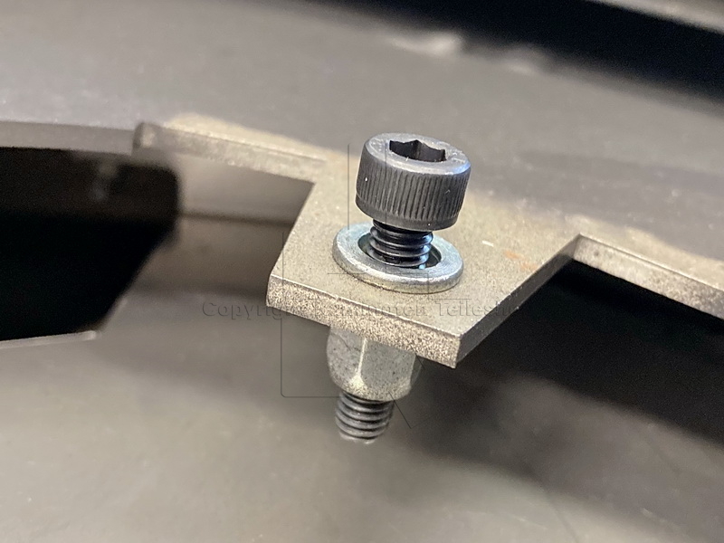 Contura Gewindehülse mit Schraube für Abgasstutzenbefestigung