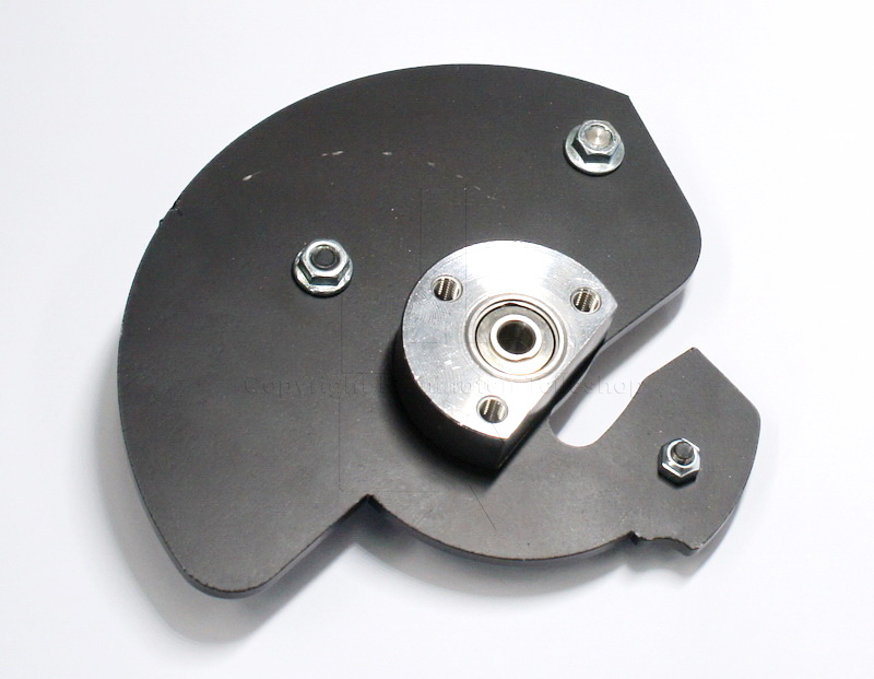 Scan 66 Schließmechanismus der Tür am Ofenkorpus