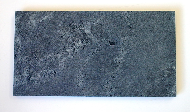 Skantherm Ator Warmhaltefachstein an Rückwand aus Speckstein