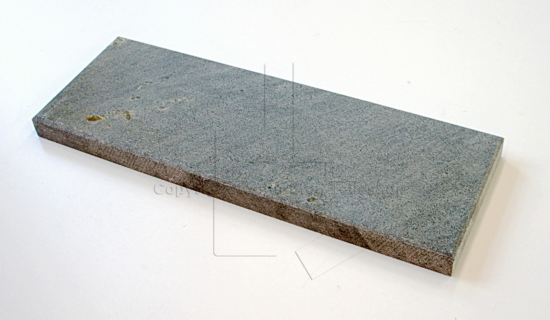 Handöl 9 Speckstein mittig über Ascheklappe