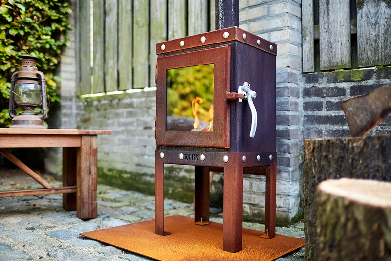 RB73 PIQUIA Gartenkamin mit 4 Beinen aus CorTen-Stahl