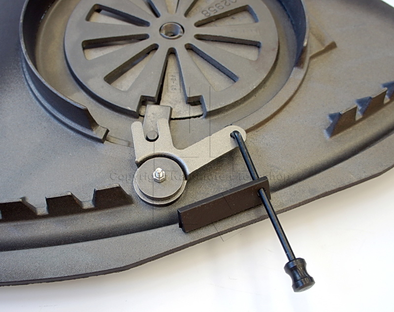 Jotul I 18 Ventilschieber am Gussboden verbaut