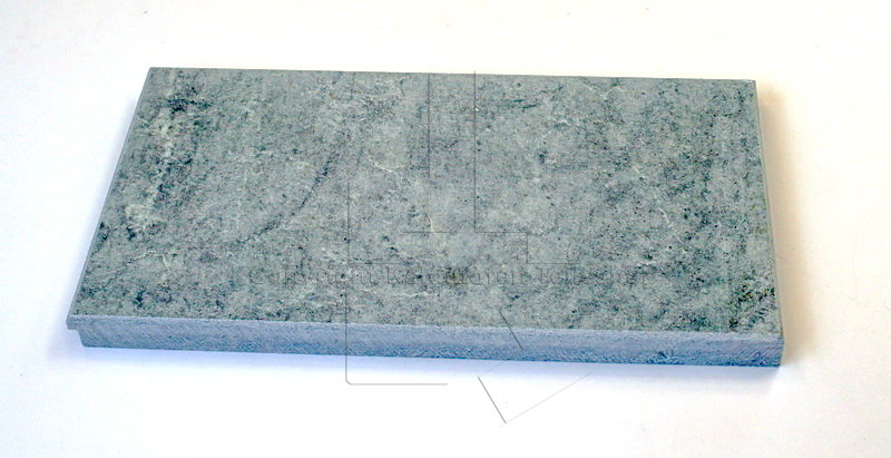 Contura 470 hinterer seitlicher Sockelstein