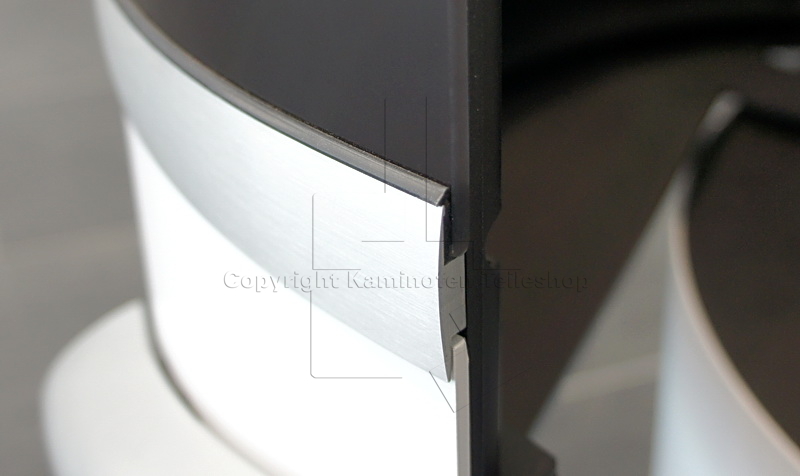 Scan 83 Siliconprofil zwischen der unteren Aluleiste und der Ofenscheibe