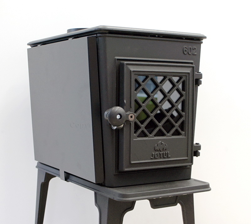 Jotul F 602 ECO Hitzeschutzblech am Ofen montiert