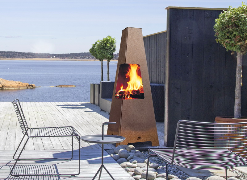Terrassenkamin Jotul Terrazza XL aus wetterfestem Cortenstahl rostend