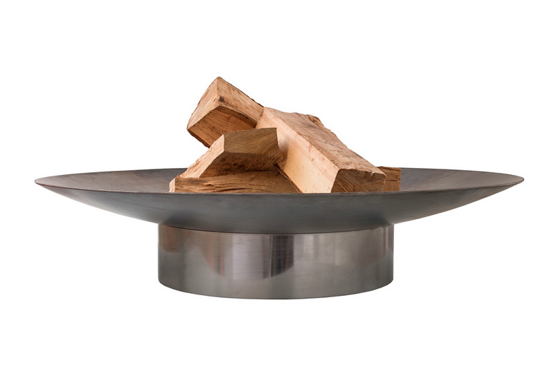 Feuerschale Gedi ø 80 x 20 cm aus Rohstahl rostemd mit Fuß aus Edelstahl freigestellt mit Holz