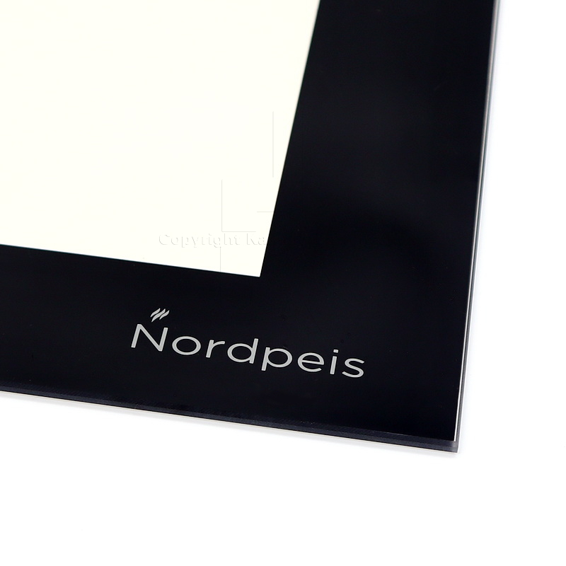 Nordpeis Davos A äußeres Frontglas - Detail-Nordpeis-Schriftzug