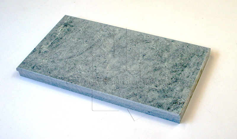 Contura 470 seitlicher Sockelspeckstein